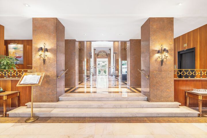 Entrance & Lobby