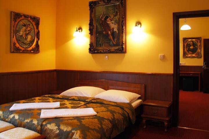 Room 4 of 43