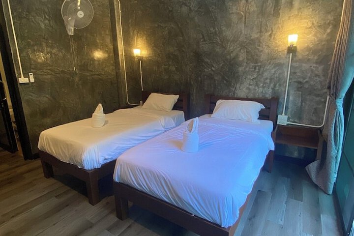 Room 13 of 36