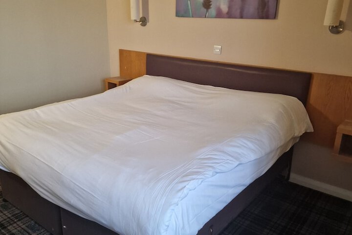 Room 25 of 83