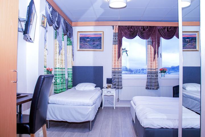 Room 33 of 62
