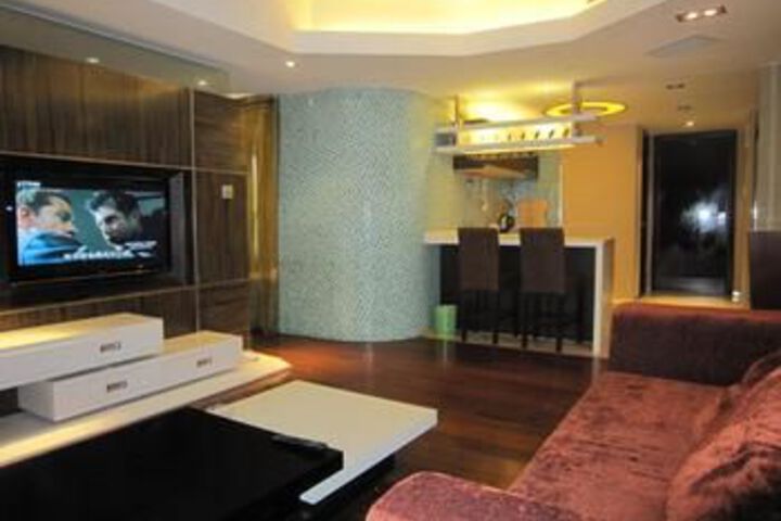 Room 27 of 51