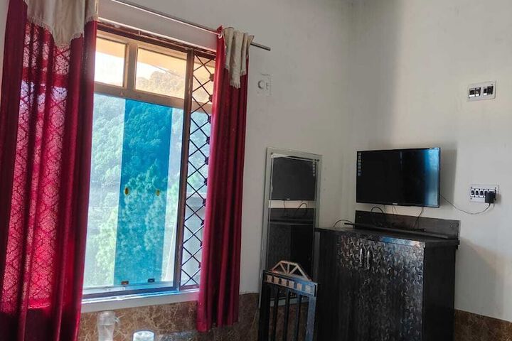 Room 3 of 20