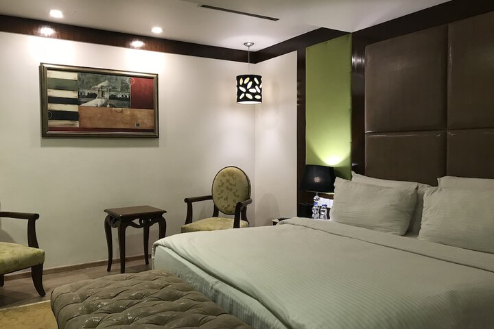 Room 5 of 33