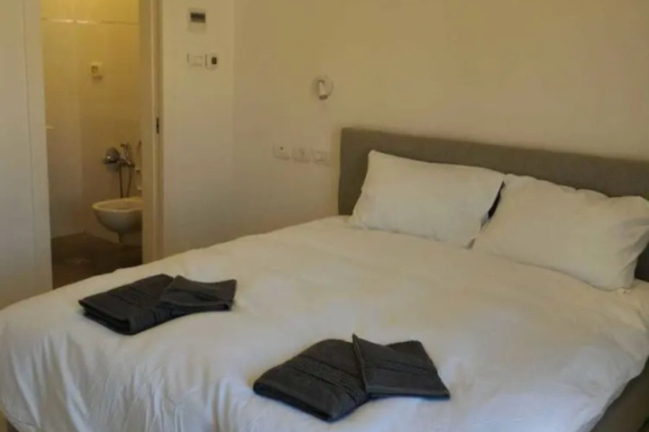 Room 5 of 14