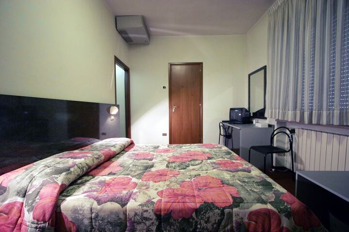Room 7 of 25