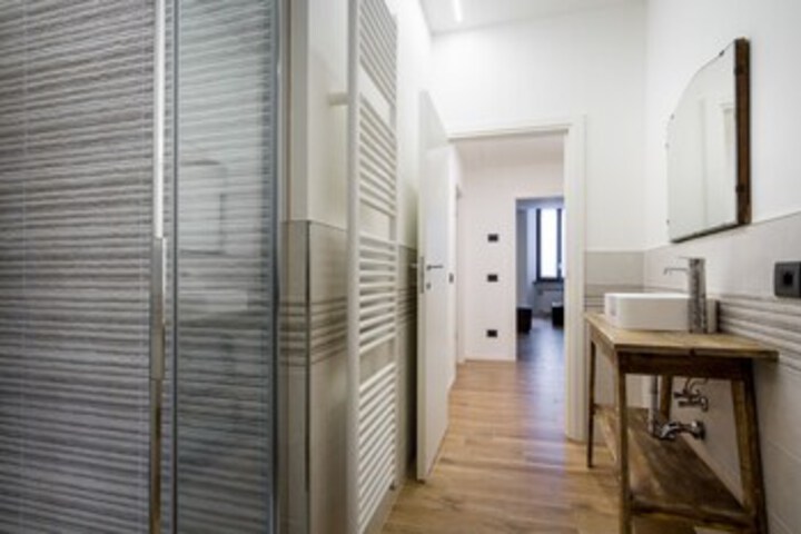 Room 4 of 20