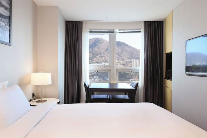 Room 42 of 87