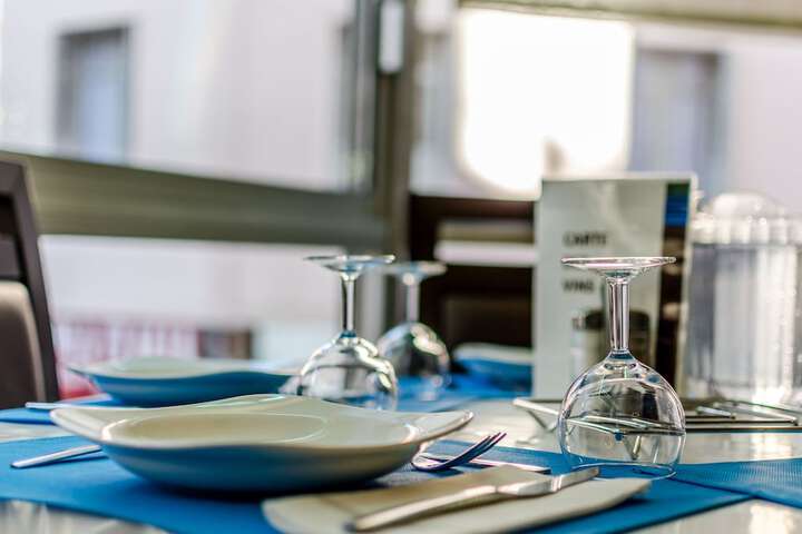 Dining 33 of 50