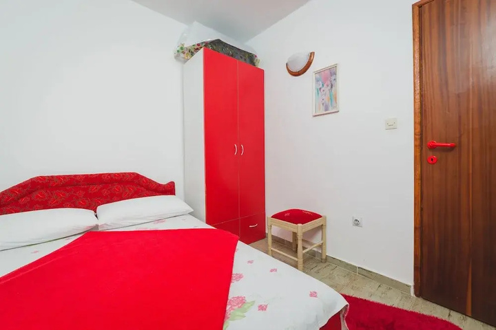 Room 4 of 19