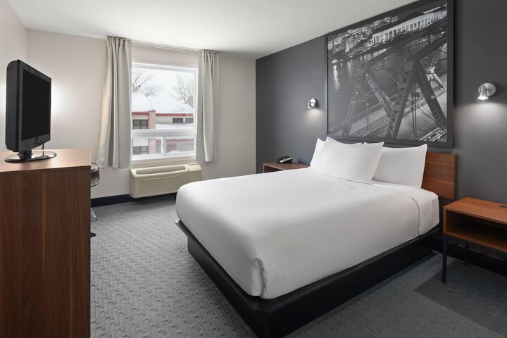 Room 40 of 74