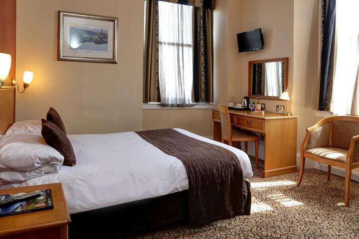 Room 6 of 40