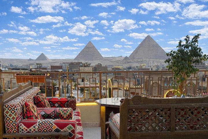 Pyramids Khan Hotel