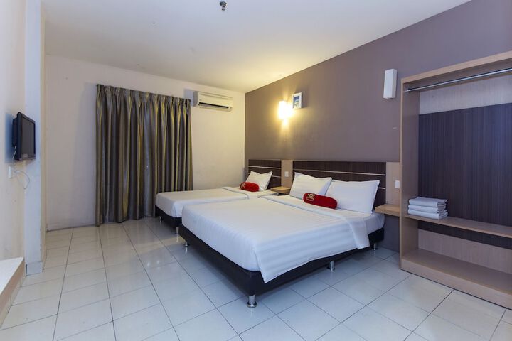 Room 15 of 32