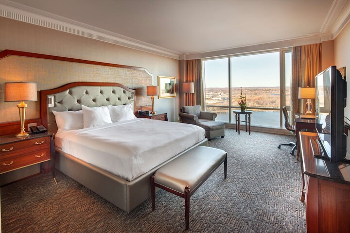 1 King Bed Lake View (22 of 69)