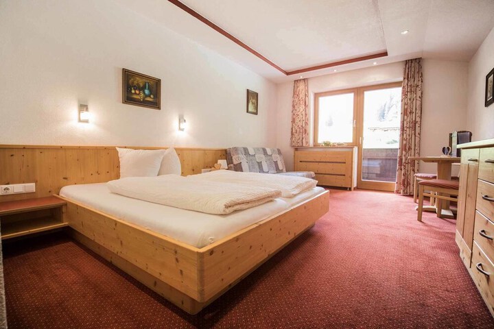 Room 6 of 22