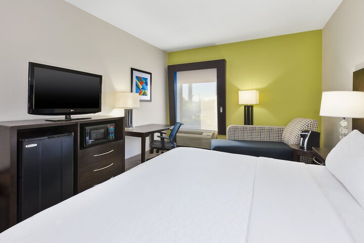 Room 2 of 40