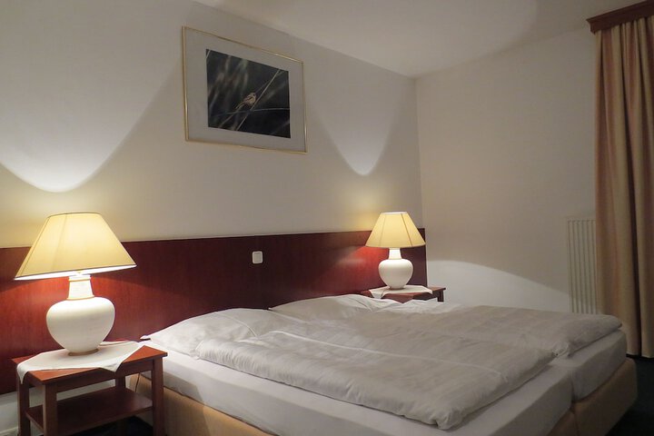 Room 10 of 60