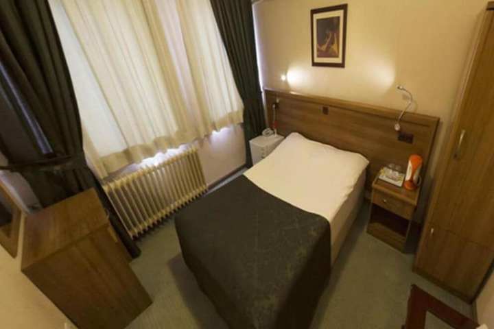 Room 5 of 28
