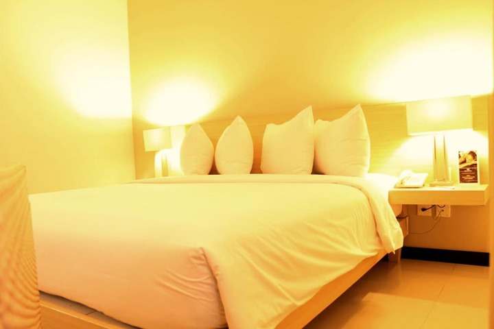 Room 17 of 38