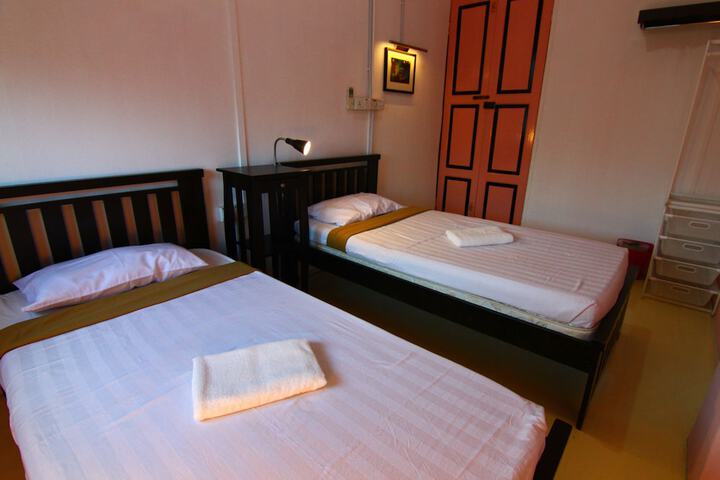 Room 7 of 76