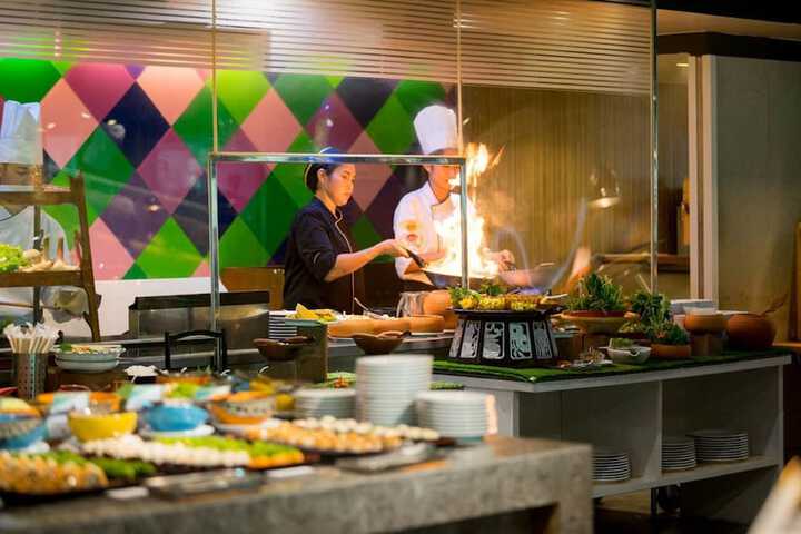Dining 40 of 56