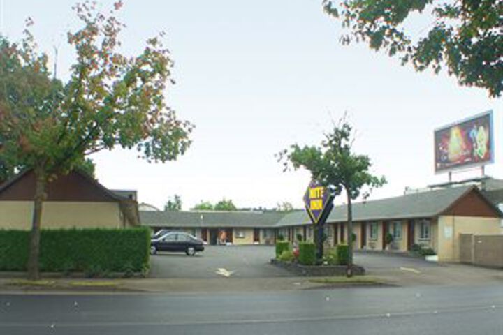 Hotel 4 of 15