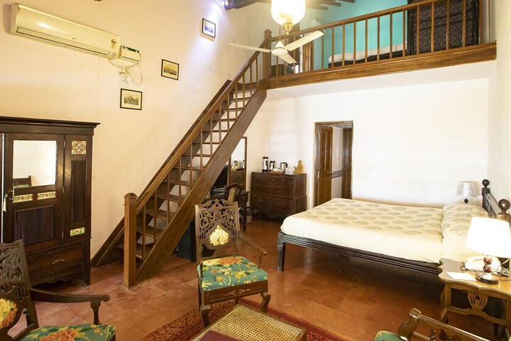 Room 46 of 162