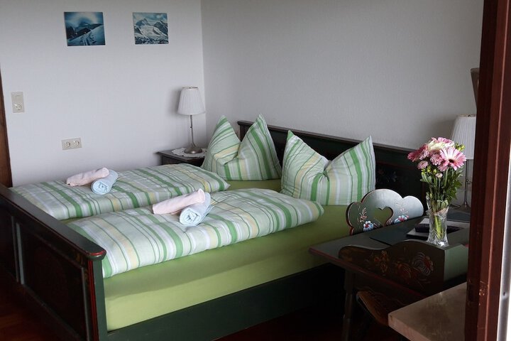 Room 7 of 10