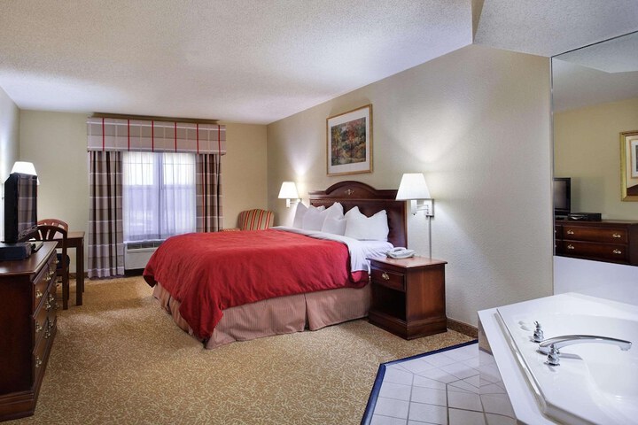1 King Bed Accessible (6 of 10)