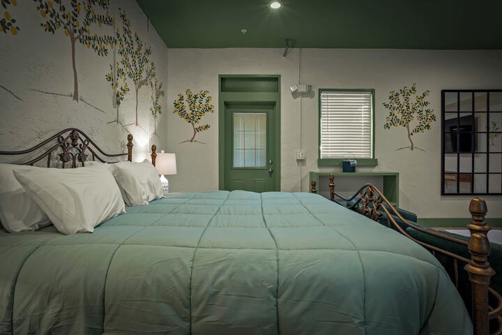 Room 34 of 111