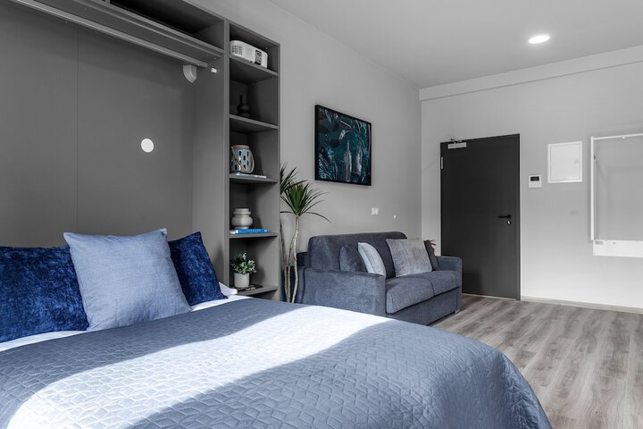Room 2 of 25