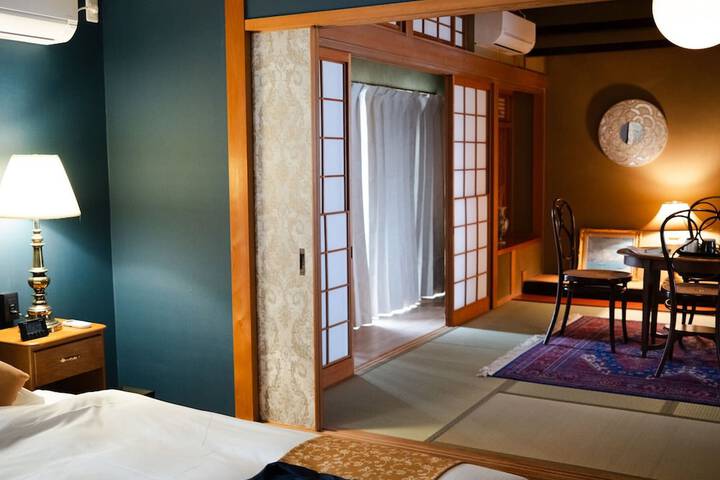 Room 33 of 106