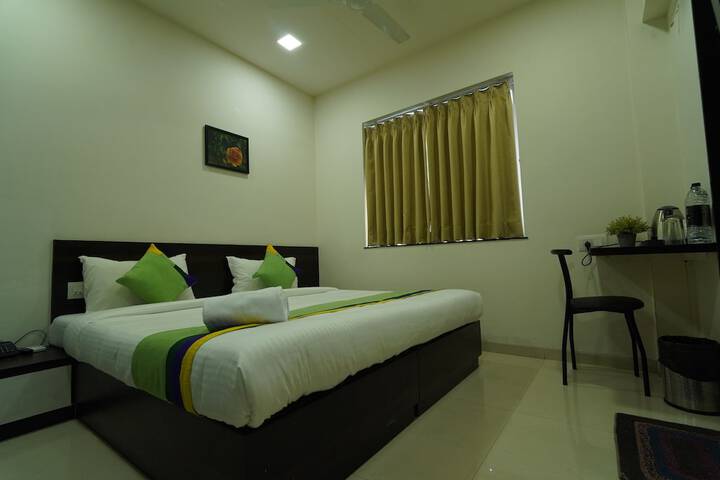 Room 6 of 16