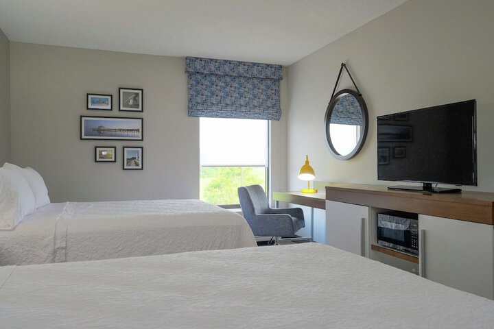 2 Queen Beds (18 of 24)