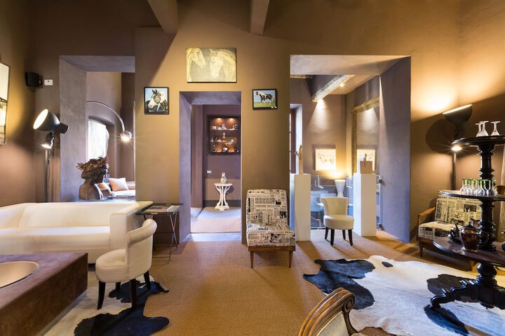 Hotel 2 of 49