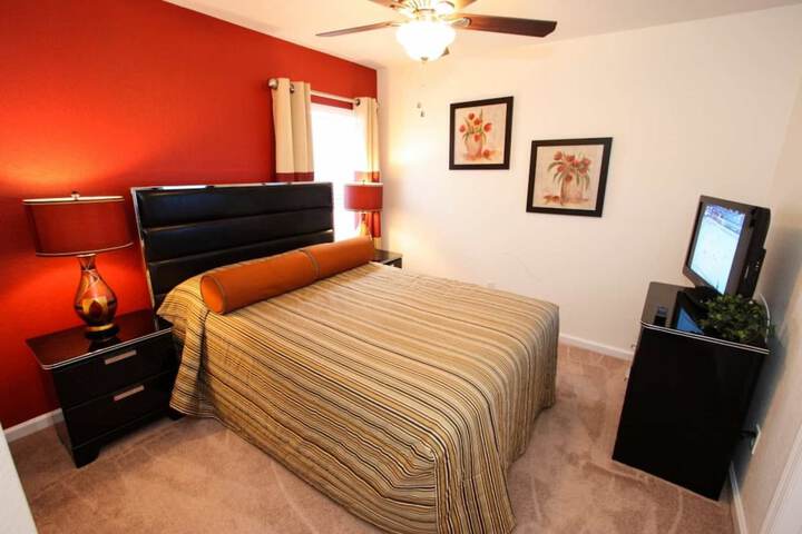 Room 5 of 32