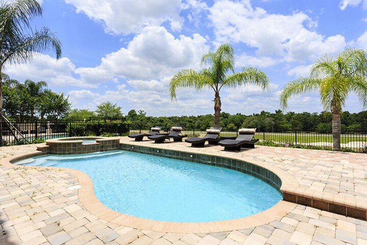 Pool 51 of 94