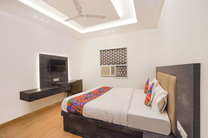 Room 15 of 26