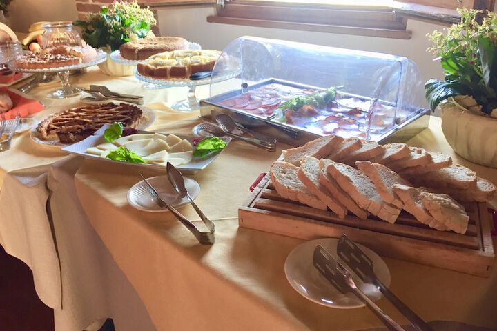 Breakfast/Coffee Service 85 of 171