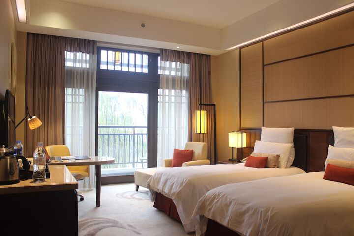 Room 8 of 85