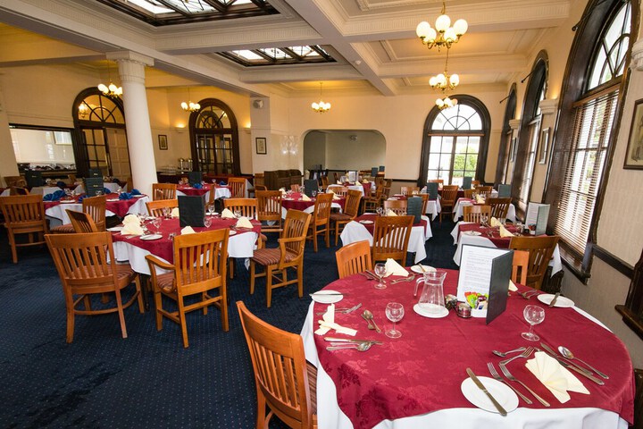Dining 49 of 63