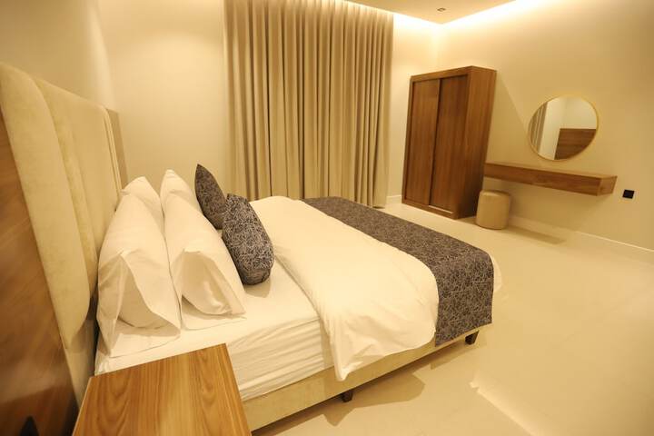 Room 4 of 12