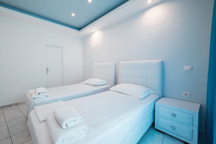 Room 17 of 32