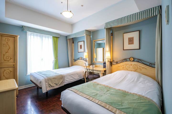 Room 15 of 43
