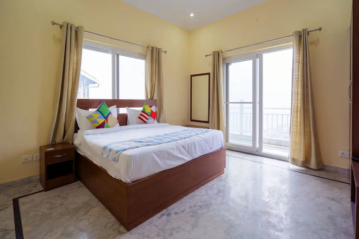 OYO Home 15236 Valley View Studio