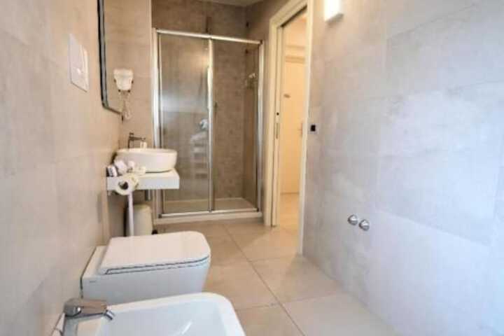 Room 5 of 13