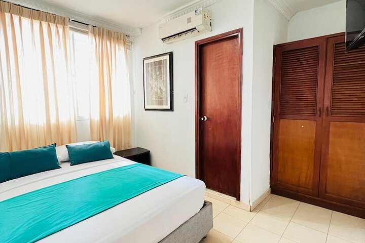Room 6 of 26