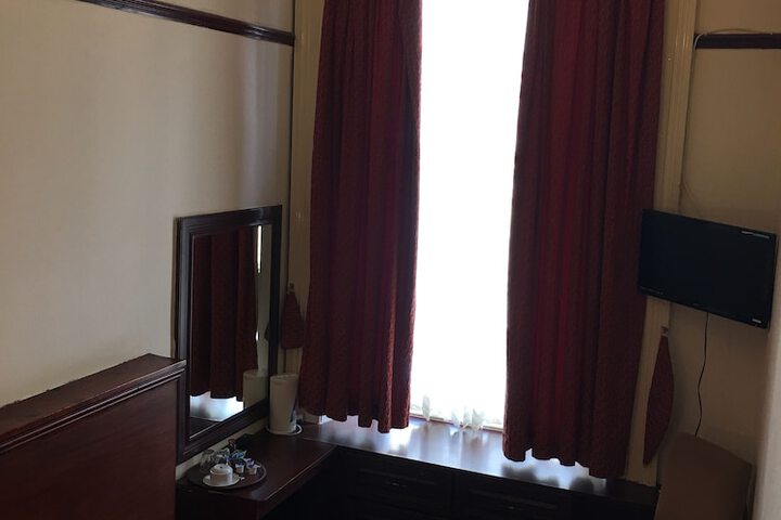 Room 42 of 80