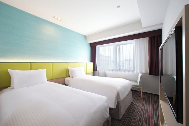 Room 10 of 37